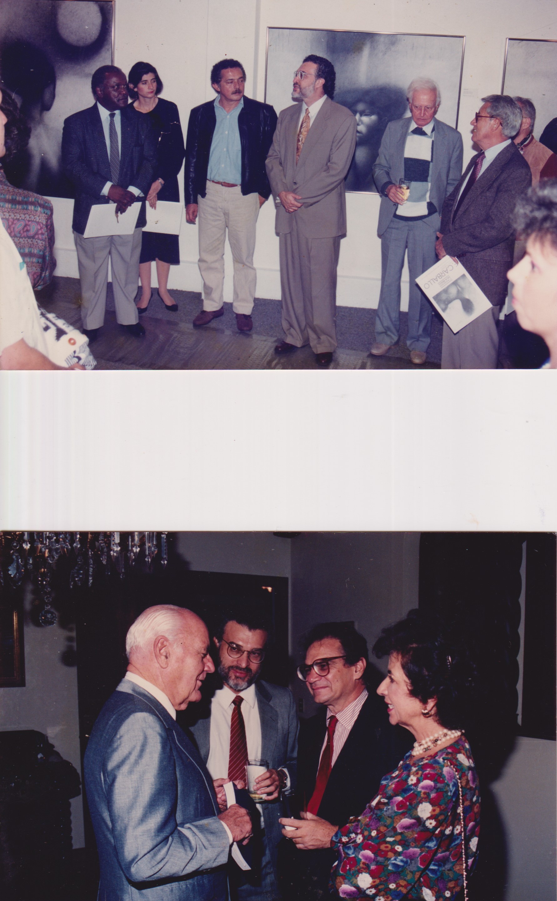 Imagens que mostram o trabalho de diplomacia cultural realizado pelo então conselheiro Tadeu Valadares em São José, na Costa Rica. Na imagem de cima, Tadeu Valadares faz uma fala durante um evento de difusão cultural. Na foto de baixo, aparece o embaixador Jeronimo Moscardo, à direita de Tadeu, que á época era o embaixador do Brasil na Costa Rica. No registro, eles conversam com autoridades locais.